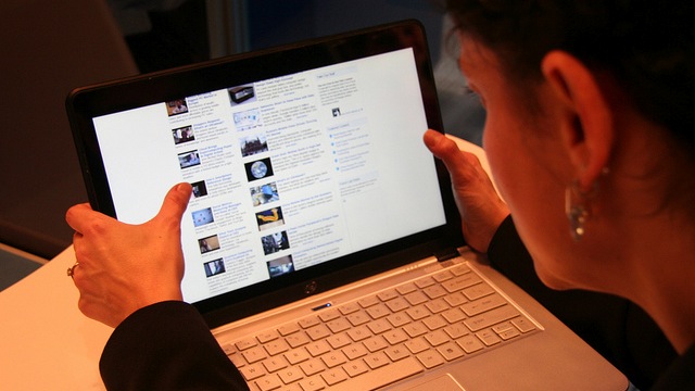 reading computer screen