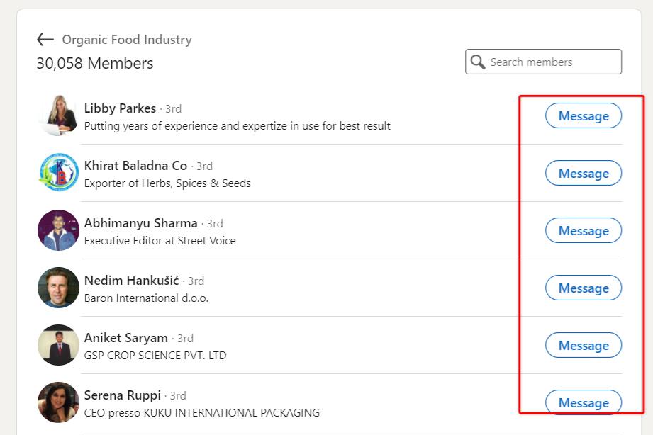 liste des membres d'un groupe LinkedIn avec encadré rouge mettant en évidence le bouton 'Message'