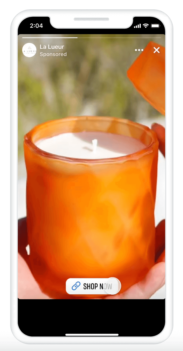 A Facebook Messenger image ad for La Lueur displayed on a mobile device.