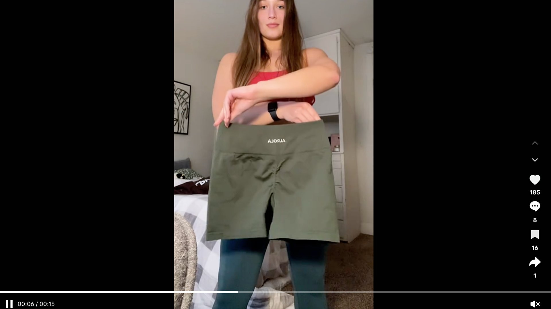 Lillia Zuelzke’s TikTok video shows her trying on items from AUROLA’s activewear collection. 